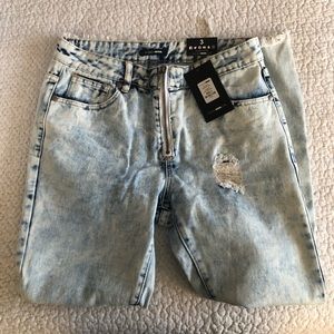 Distressed Boyfriend Jeans 👖